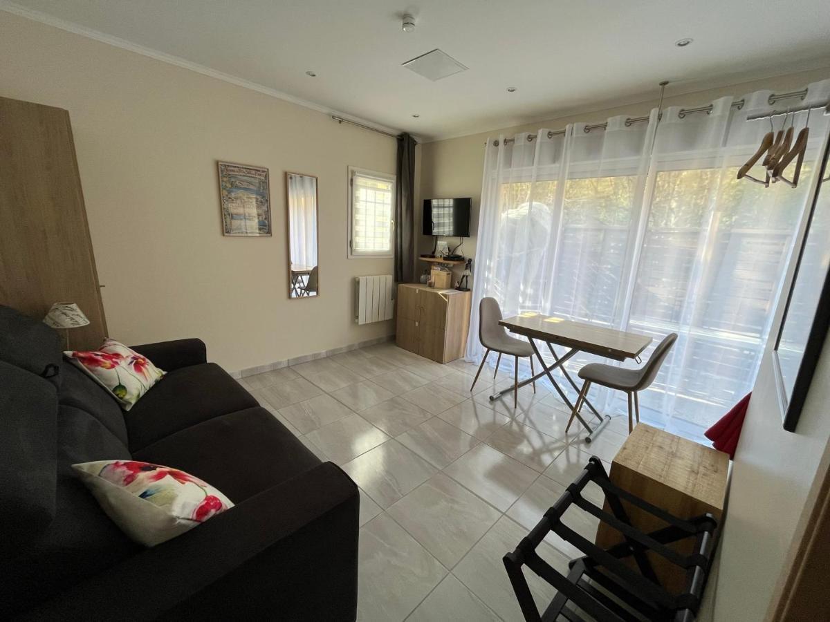 Appartement Au Calme Dans Un Espace Arbore Tourrettes-sur-Loup Exterior foto
